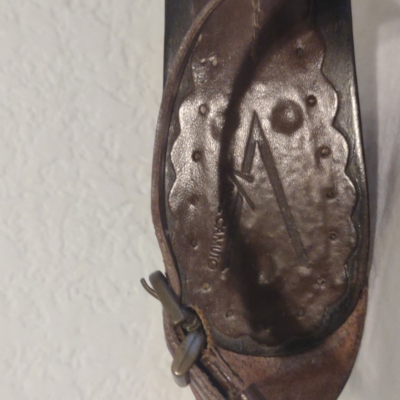 Vince Camuto Sandal with cute stitching and stone detail. Size, best guess,7-7.5 - Picture 12 of 12